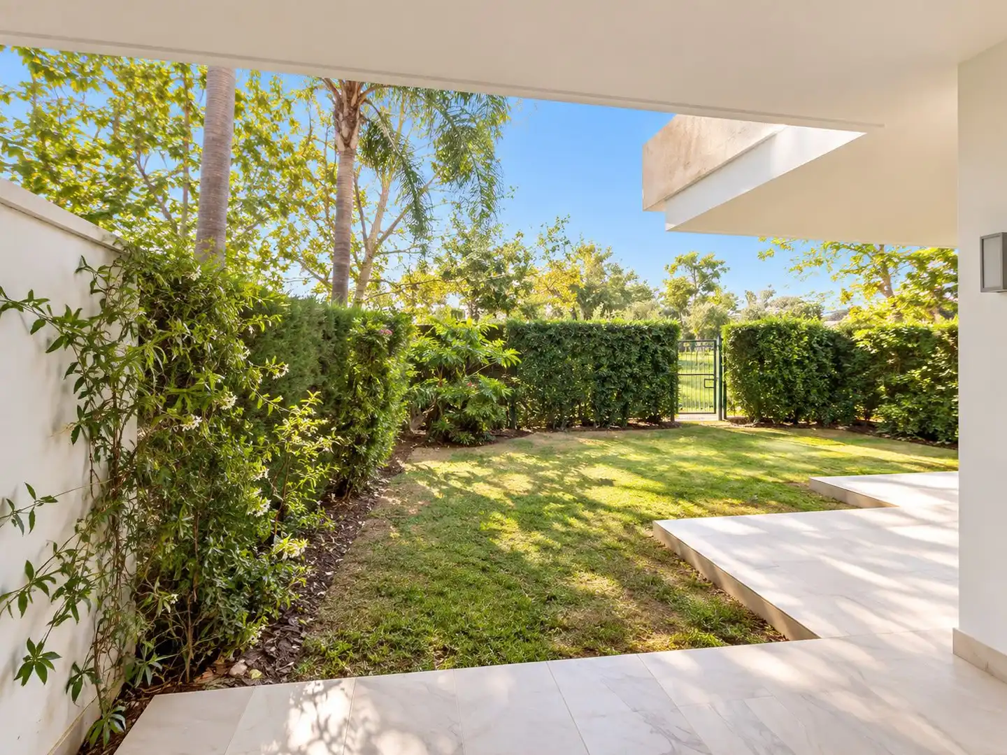 Piso con piscina en venta en San Pedro de Alcántara, imagen 2