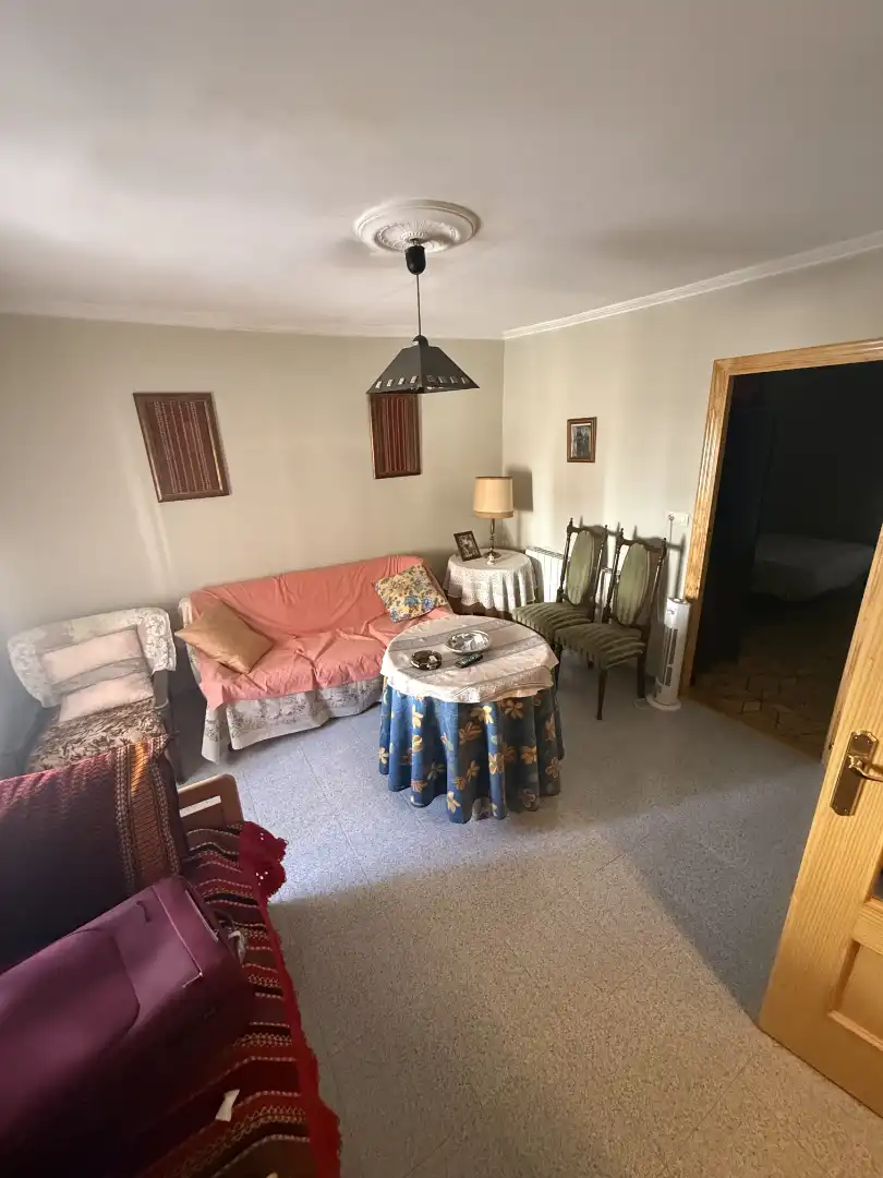 Sala d'estar de Casa o xalet en venda en El Bonillo amb Calefacció, Jardí privat i Moblat