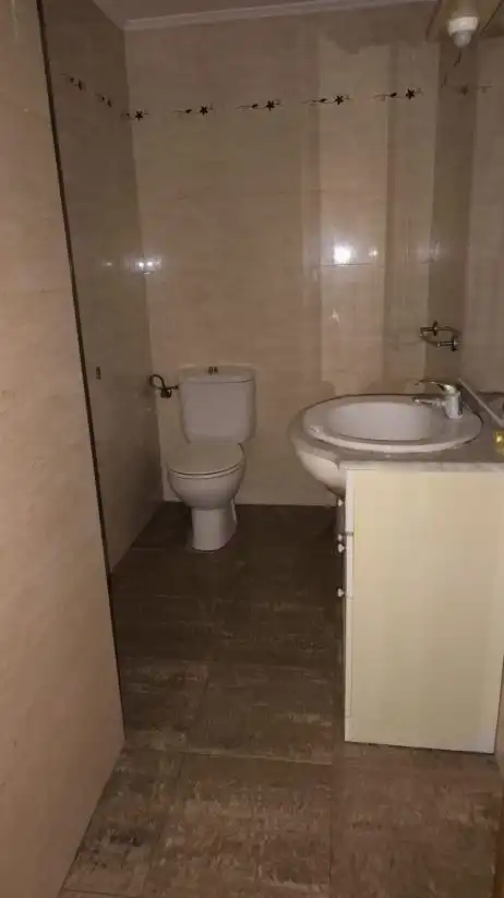 Bany de Pis en venda en Castellón de la Plana / Castelló de la Plana amb Terrassa i Alarma