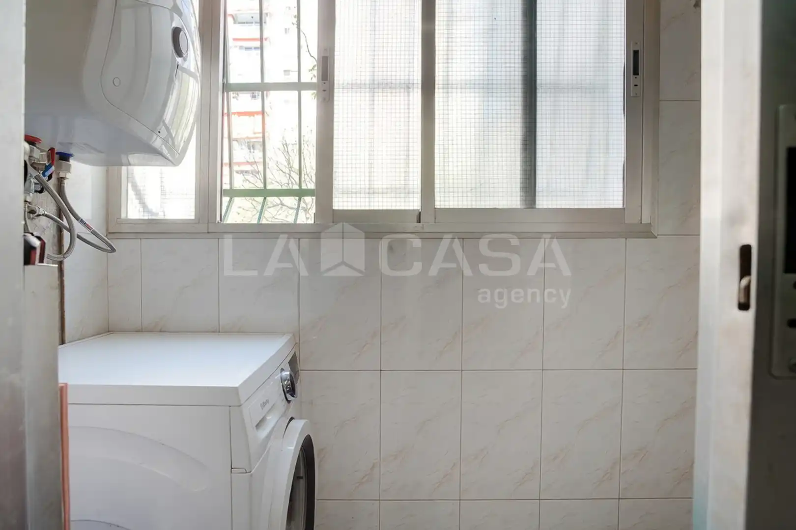 Planta baja en venta en L'Hospitalet de Llobregat con Horno