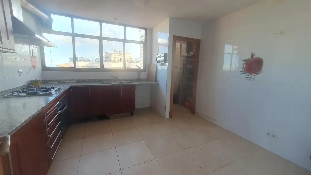Cocina de Piso en venta en Barcelona con Jardín privado, Parquet y Piscina
