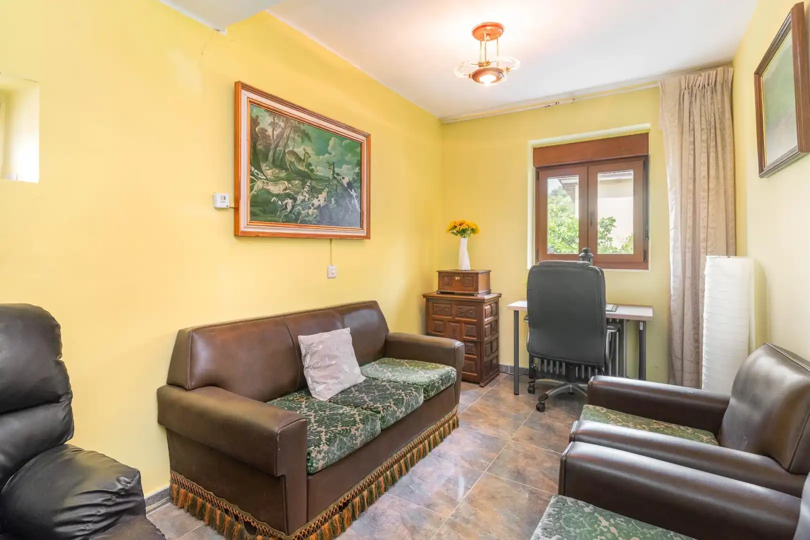 Sala d'estar de Casa o xalet en venda en Lena amb Calefacció, Terrassa i Traster