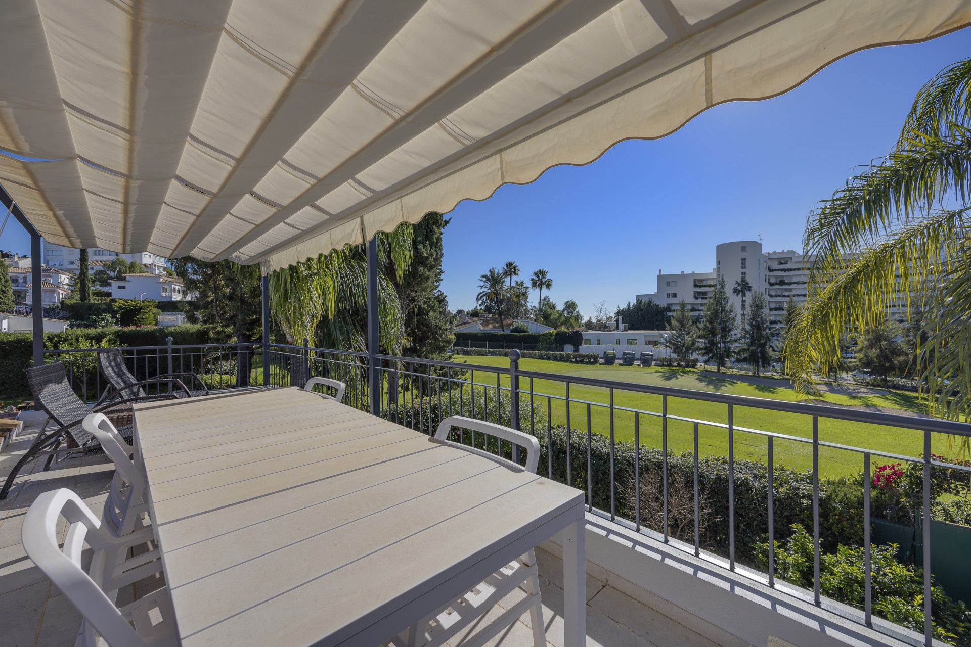 Terrassa de Casa o xalet en venda en Marbella amb Aire condicionat, Jardí privat i Terrassa