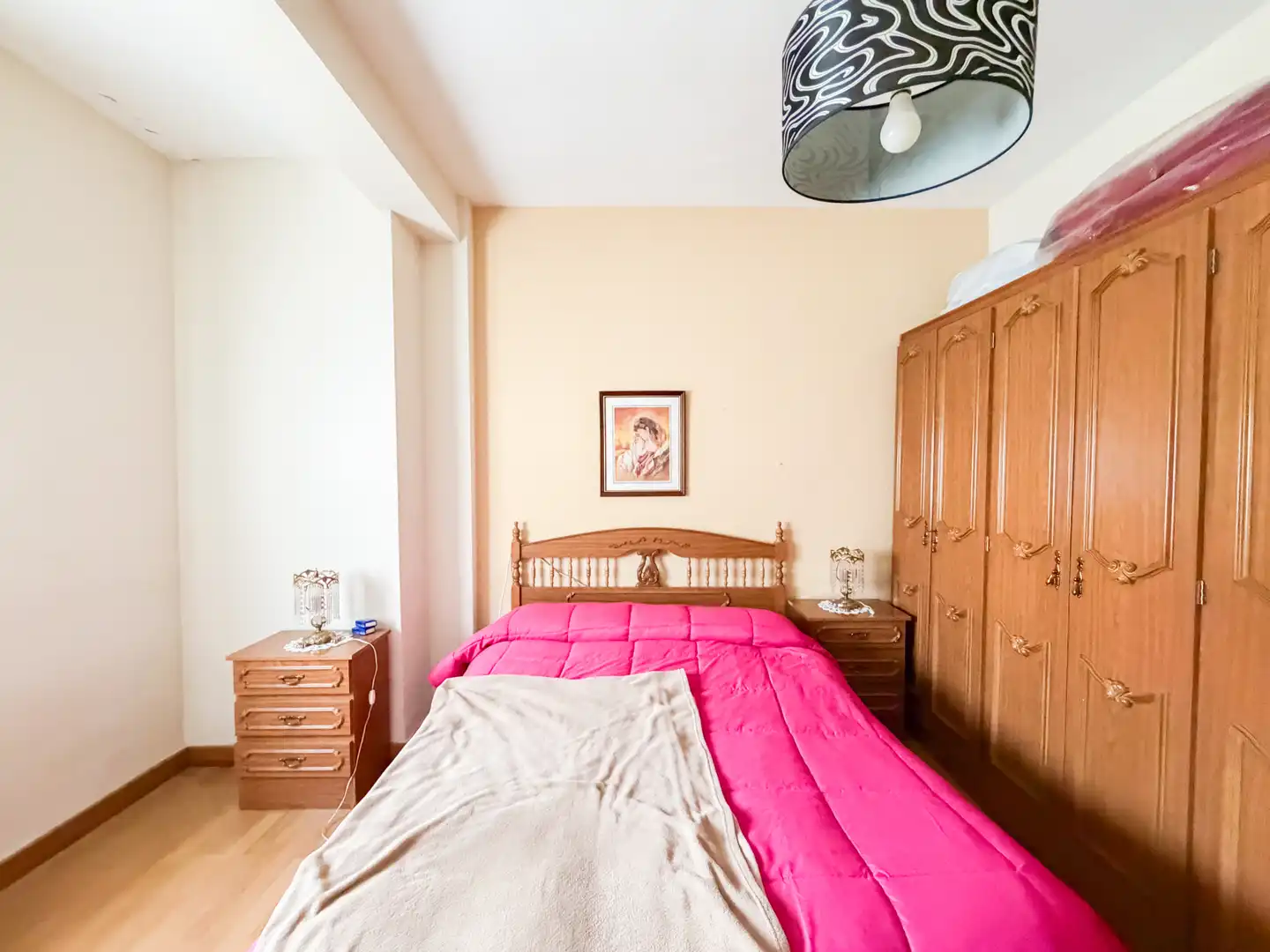 Schlafzimmer von Einfamilien-Reihenhaus zum Verkauf in Baza mit Privatgarten, Parkett und Abstellraum