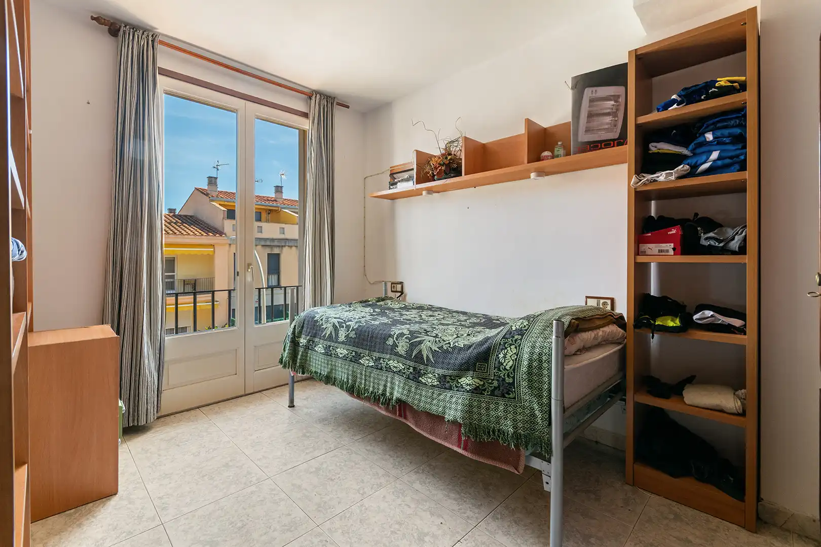 Dormitori de Casa adosada en venda en Peralada amb Calefacció, Jardí privat i Terrassa