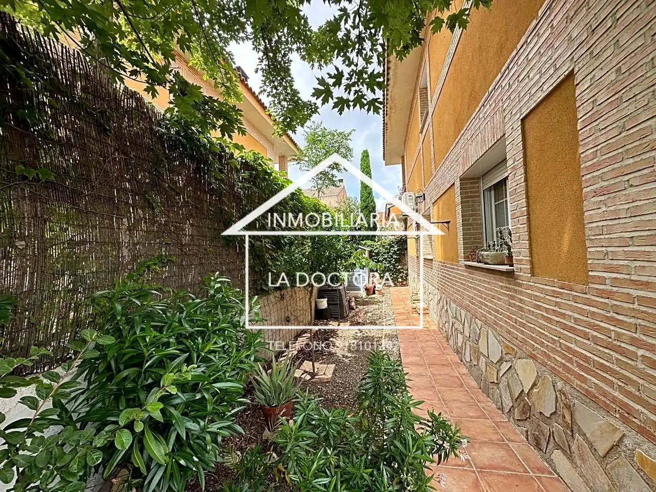 Casa adosada en venta en Erillas, Nombela