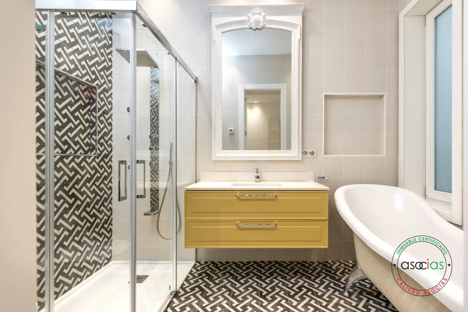Badezimmer von Wohnung zum Verkauf in Gijón  mit Heizung