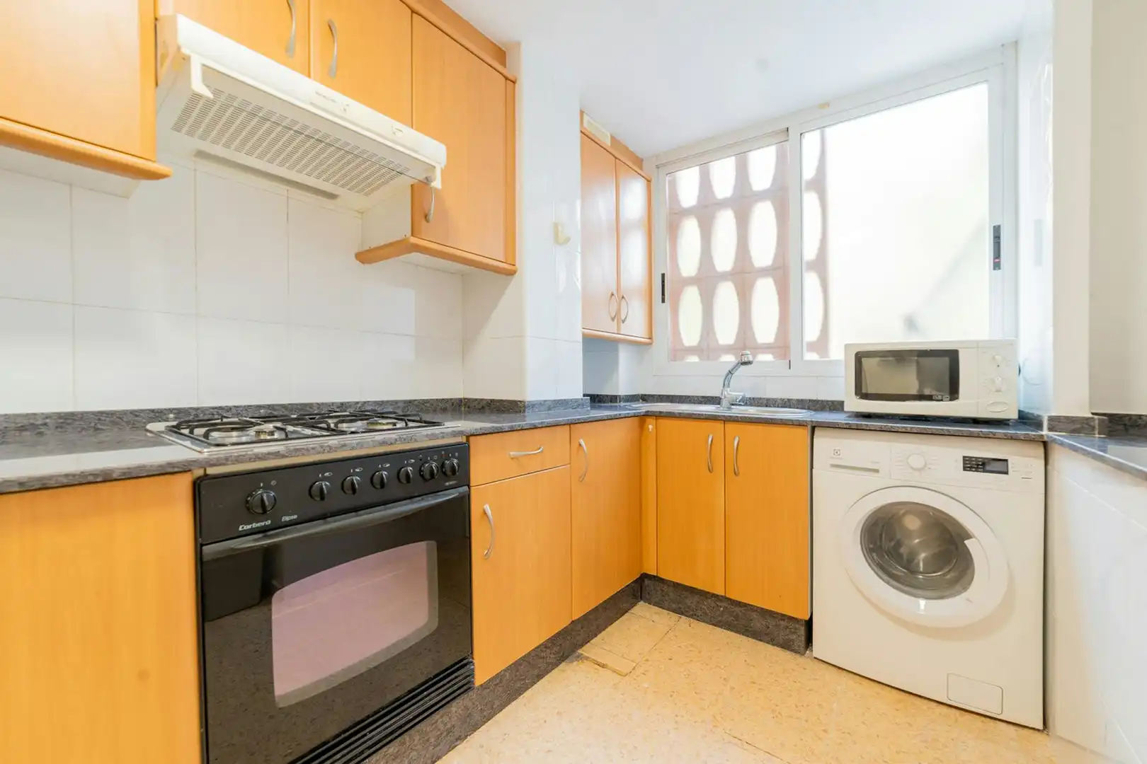 Kitchen of Flat for share in Valencia  with Furnished, Washing machine and TV