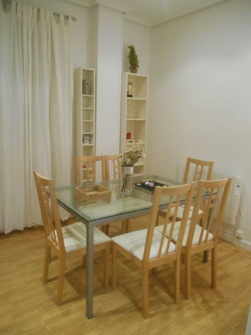 Dining room of Flat to rent in  Madrid Capital  with Air Conditioner, Heating and Furnished