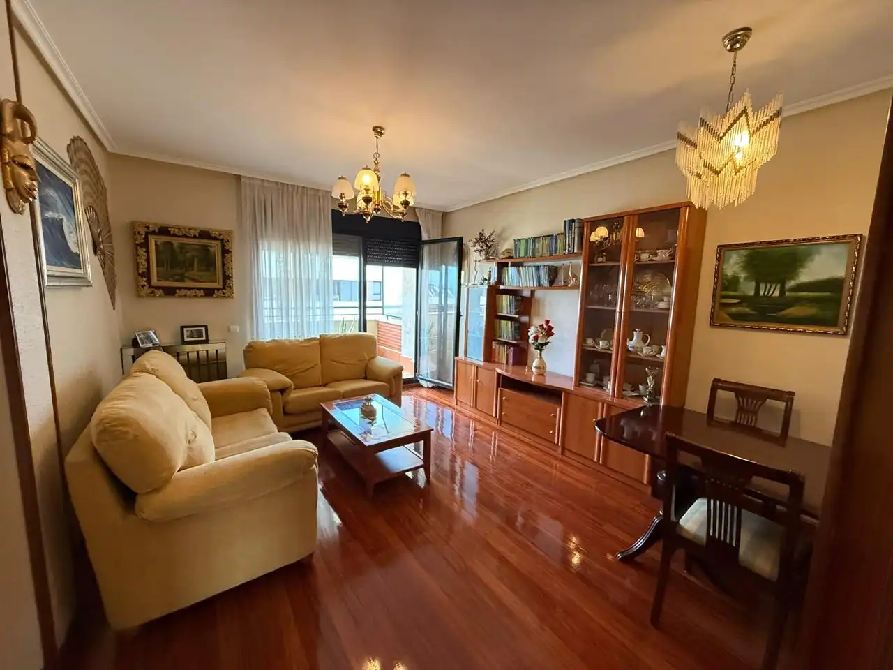 Sala d'estar de Pis en venda en Castro-Urdiales amb Calefacció, Parquet i Terrassa
