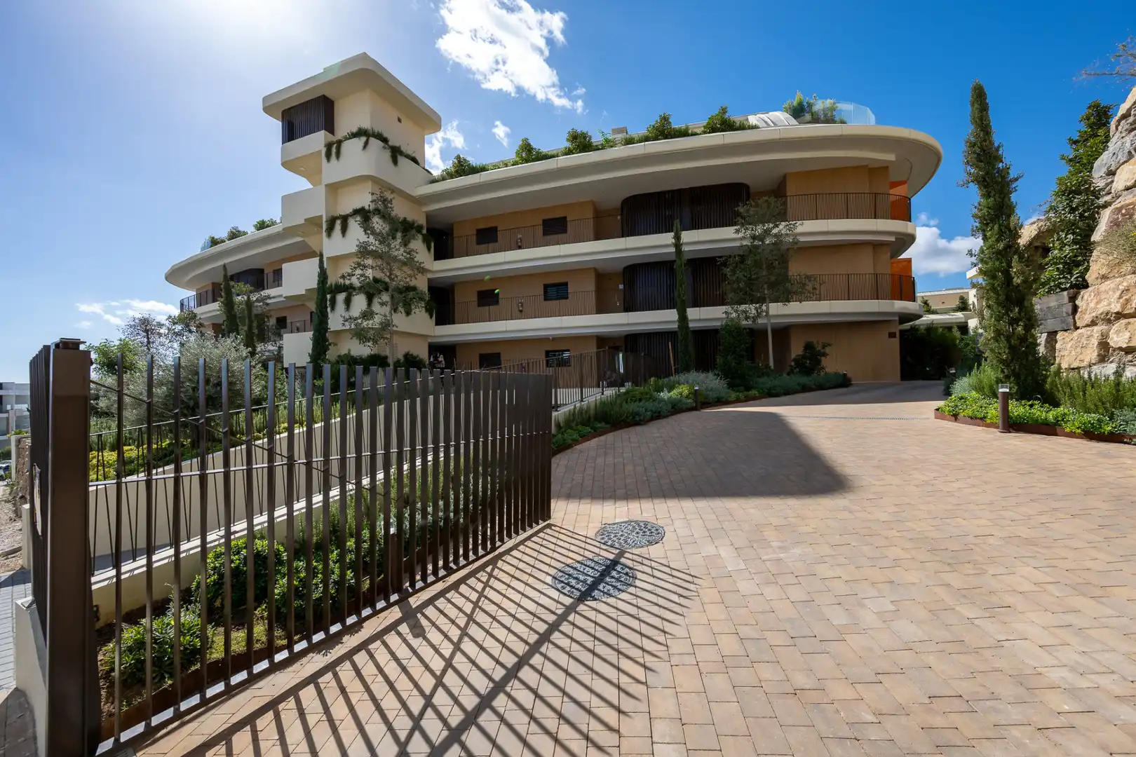 Vista exterior de Planta baixa en venda en Fuengirola amb Aire condicionat, Jardí privat i Terrassa