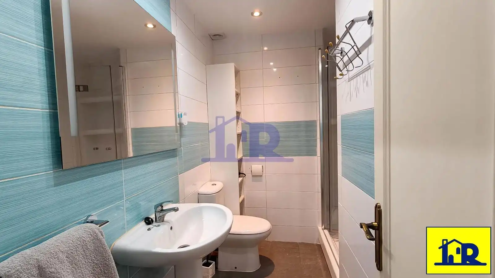 Baño de Piso de alquiler en Cuenca con Calefacción, Terraza y Amueblado