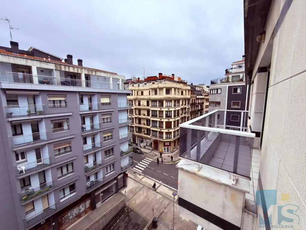 Vista exterior de Piso en venta en Donostia - San Sebastián  con Balcón