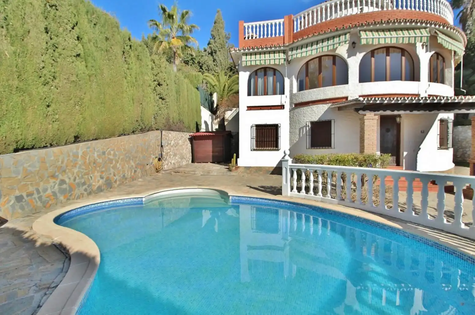 Piscina de Casa o xalet en venda en Rincón de la Victoria amb Aire condicionat, Jardí privat i Terrassa