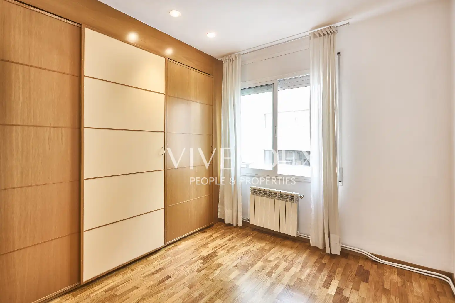 Bedroom of Flat for sale in Barcelona  with Heating, Parquet flooring and Balcony