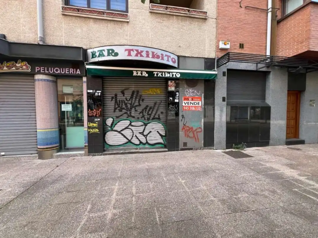 Business premises for sale in Pintor Obdulio Lopez de Uralde Kalea