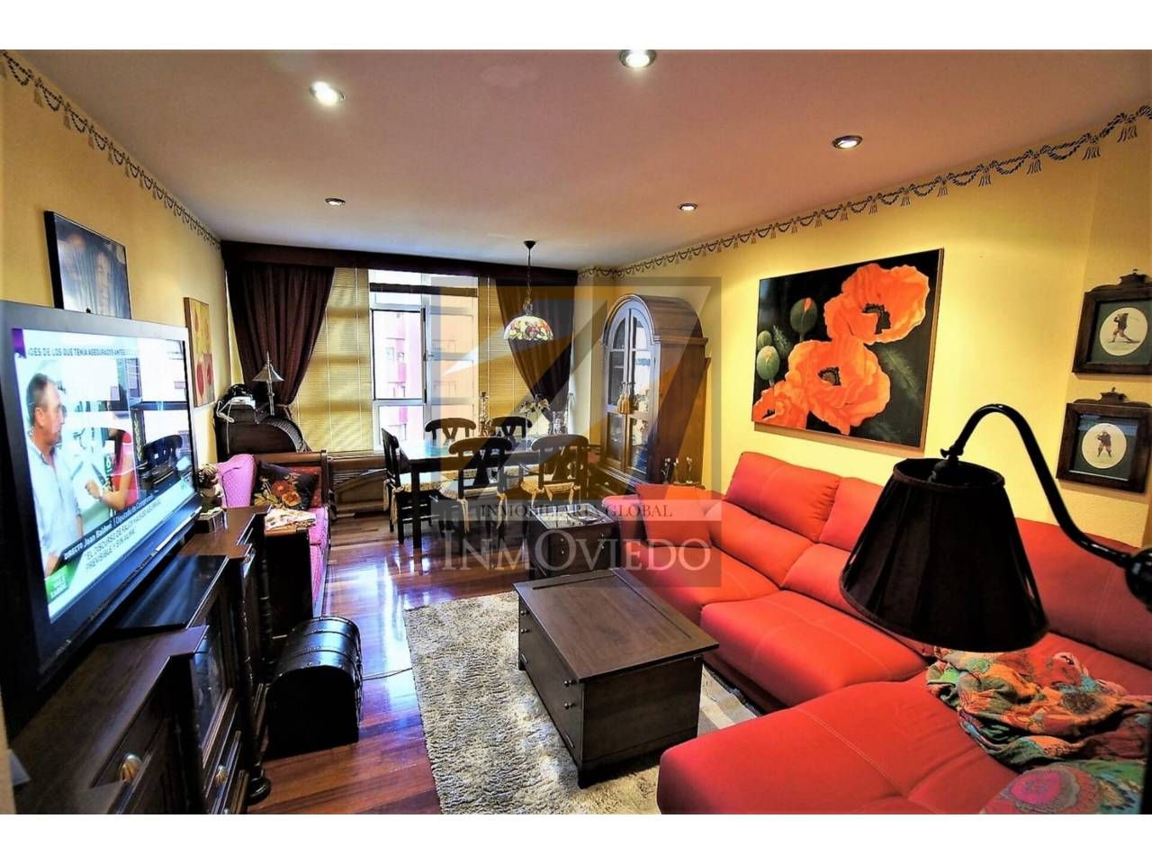 Sala d'estar de Dúplex en venda en Oviedo  amb Calefacció i Parquet