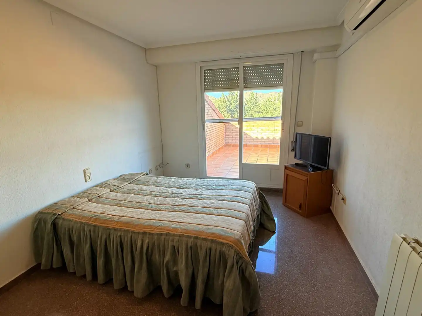 Habitación de Casa o chalet en venta en Alicante / Alacant con Jardín privado y Piscina comunitaria