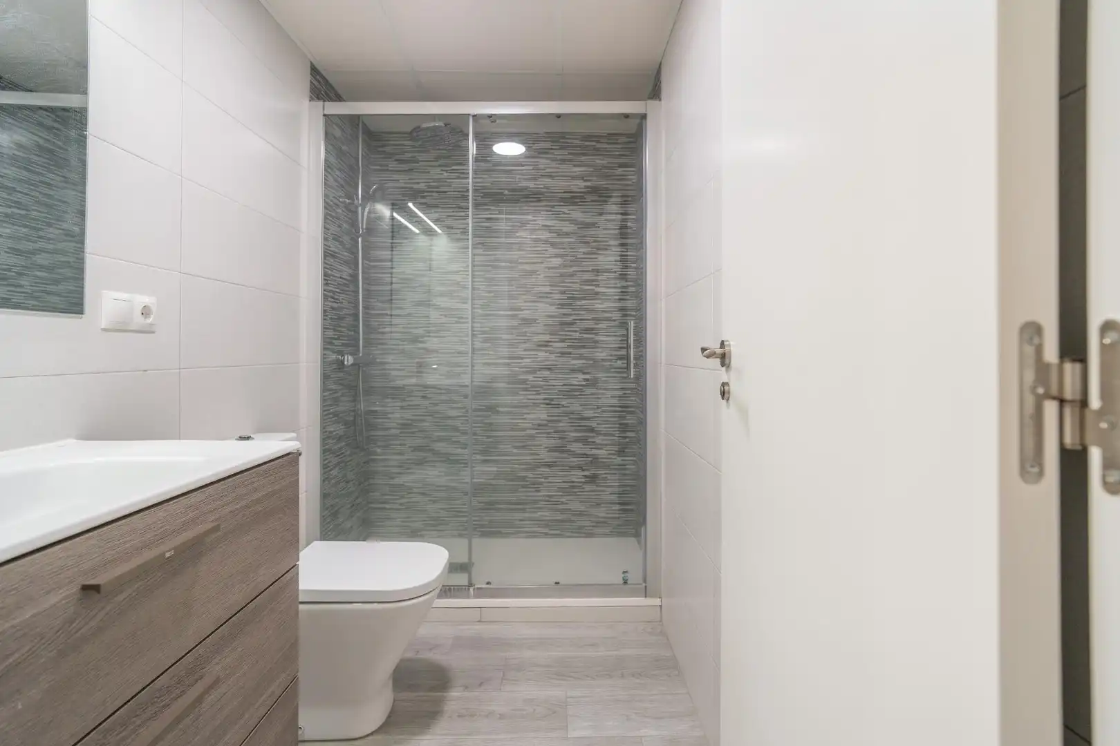 Bathroom of Flat for sale in Silla  with Air Conditioner and Balcony