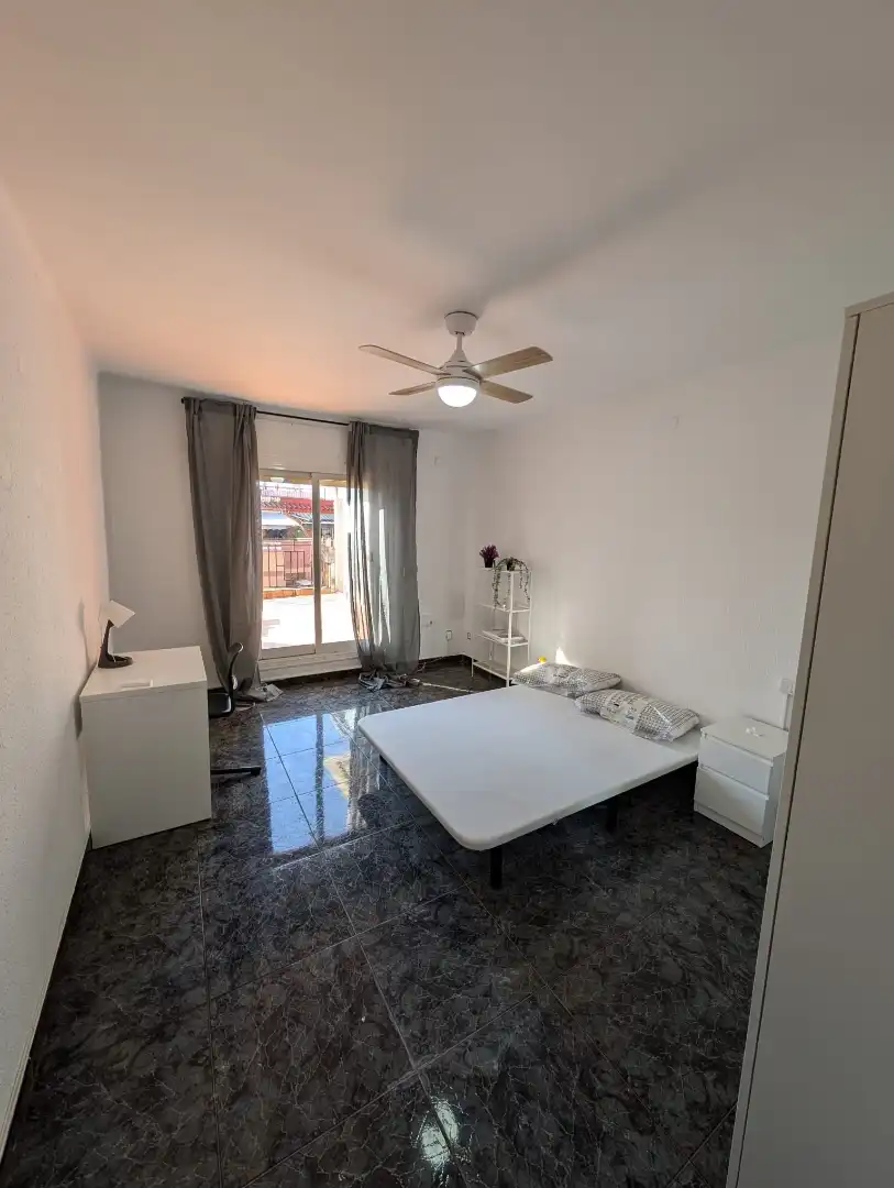 Habitación de Ático en venta en Santa Coloma de Gramenet con Terraza