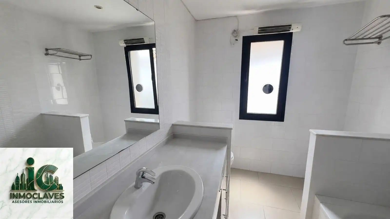 Bathroom of Detached homes for sale in Algeciras  with Air Conditioner, Heating and Private garden