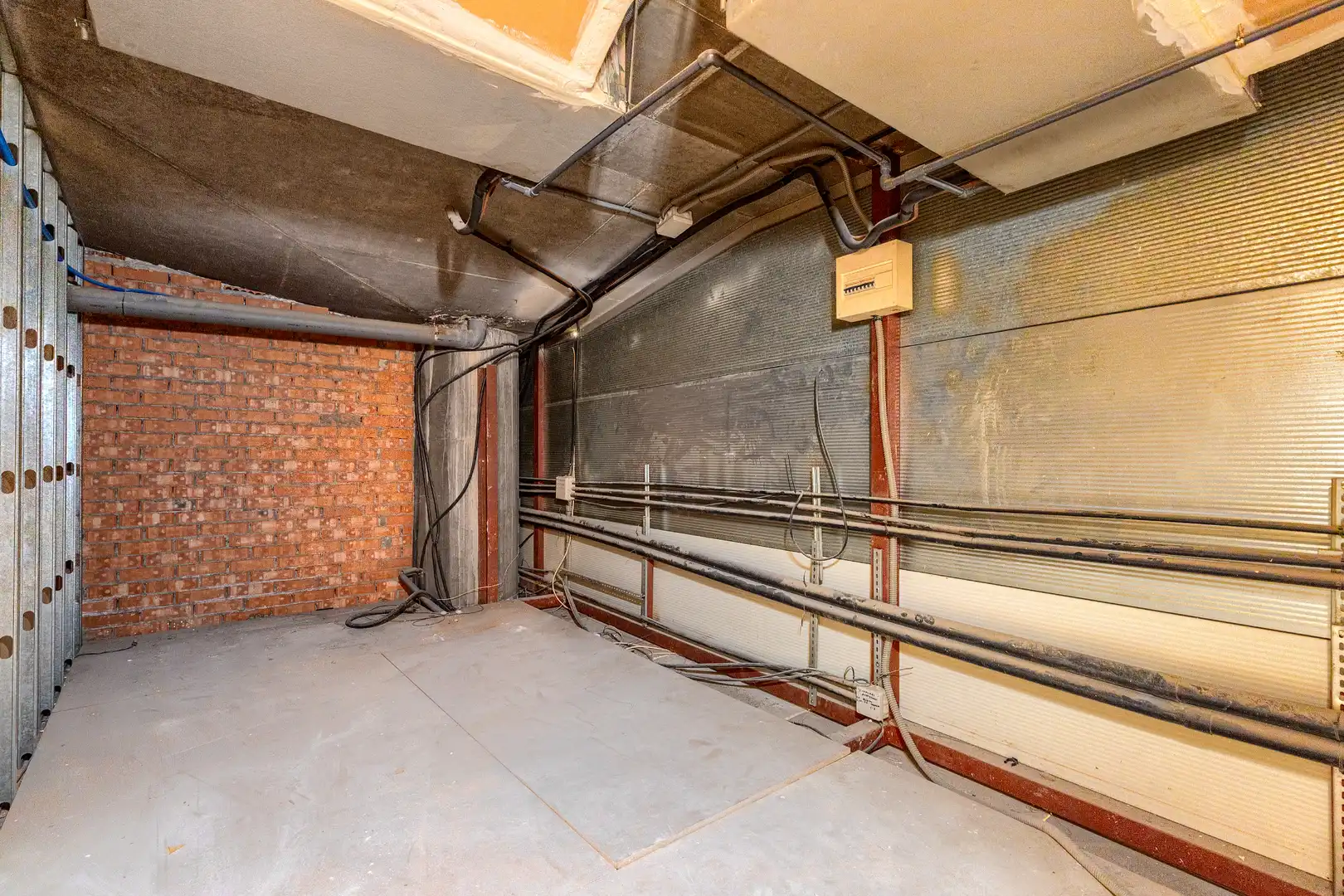Commercial properties for sale in Fuenlabrada  with Air Conditioner, Parquet flooring and Alarm