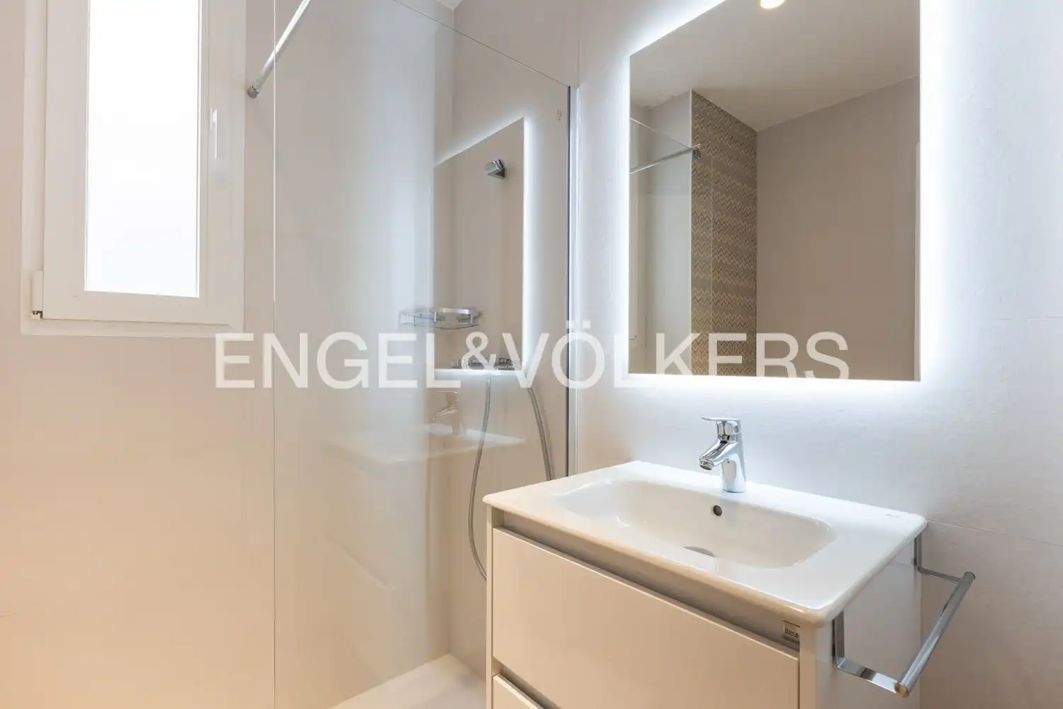 Baño de Apartamento en venta en Valencia con Aire acondicionado, Calefacción y Parquet