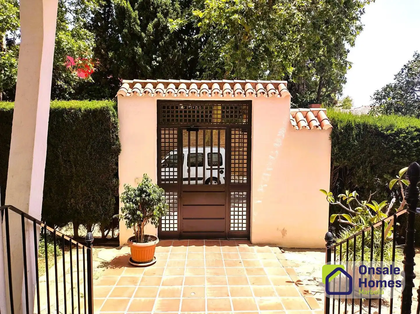 Exterior view of Flat for sale in Marbella  with Air Conditioner, Terrace and Furnished