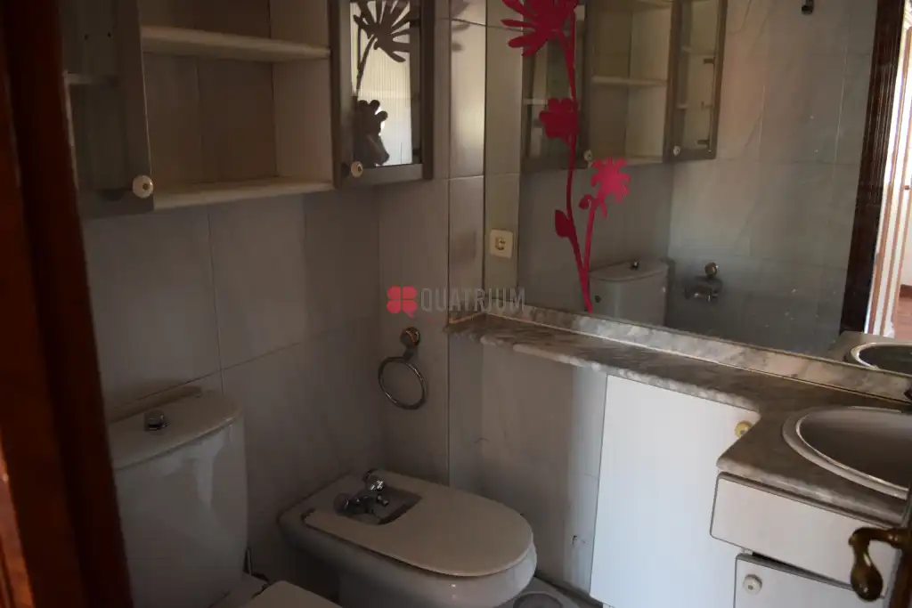 Bathroom of Flat for sale in Santiago de Compostela   with Heating and Furnished