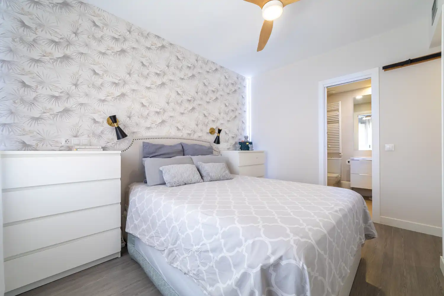 Bedroom of Flat for sale in Tres Cantos  with Air Conditioner, Heating and Private garden