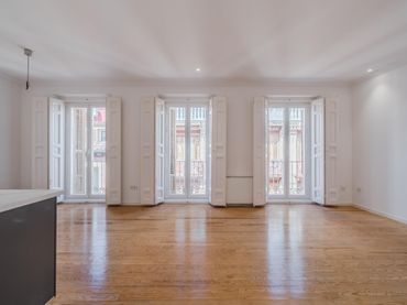 Piso con balcón en venta en Calle NUÑEZ DE ARCE