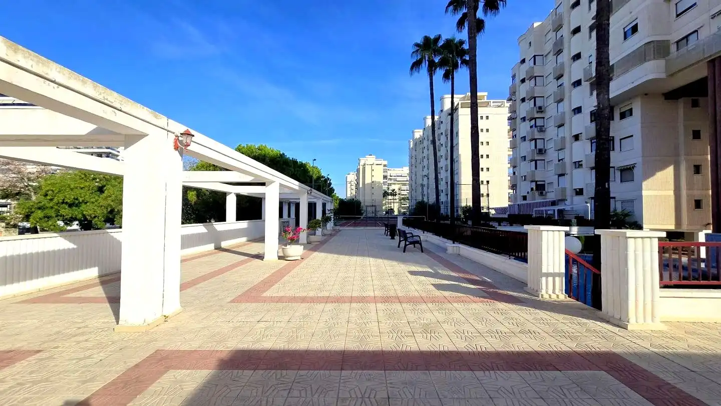 Außenansicht von Wohnung zum Verkauf in Gandia mit Klimaanlage, Terrasse und Möbliert