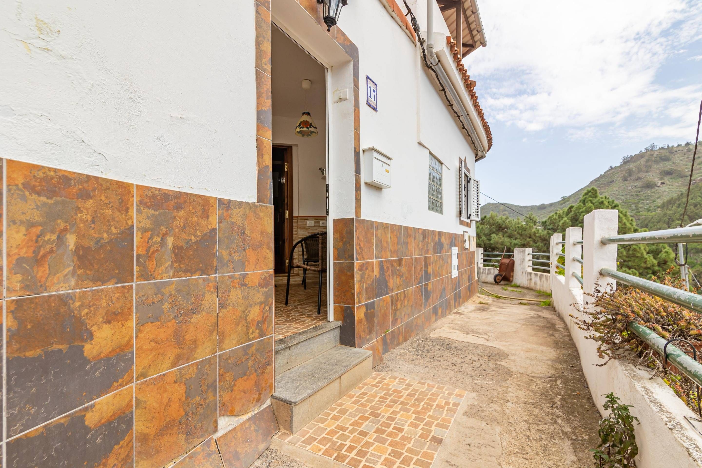Vista exterior de Casa o xalet en venda en Teror amb Jardí privat, Terrassa i Traster