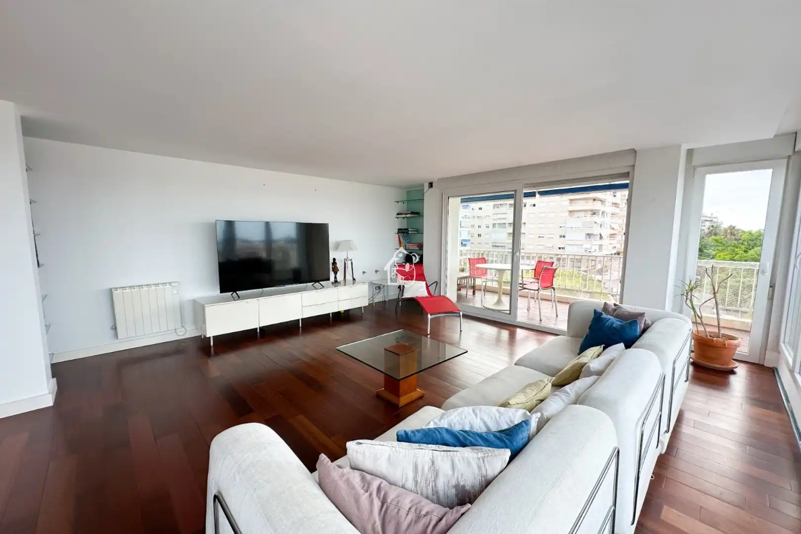 Sala de estar de Piso de alquiler en Torrevieja con Parquet, Terraza y Piscina