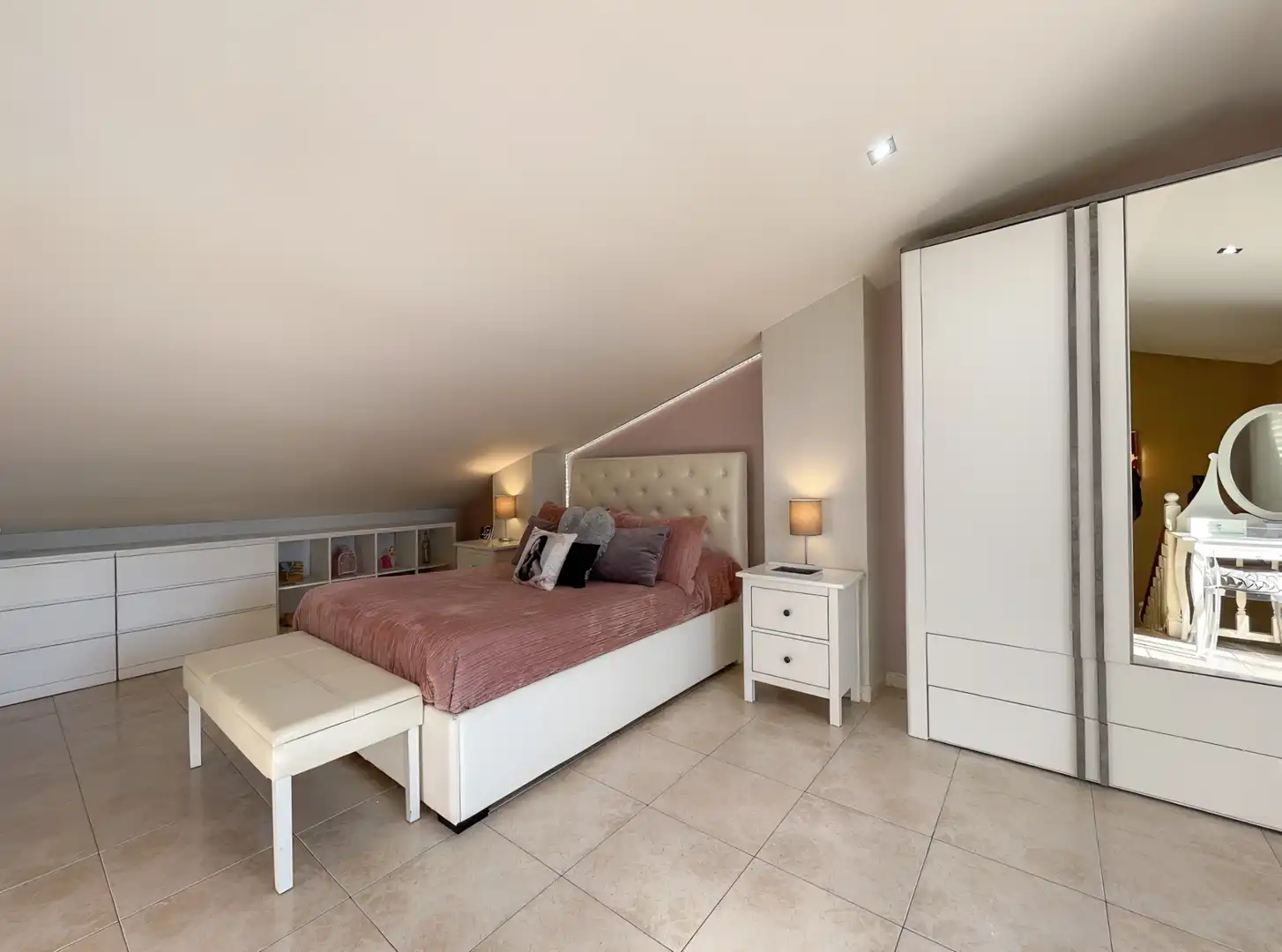 Habitación de Casa adosada en venta en Mataró con Aire acondicionado, Calefacción y Jardín privado