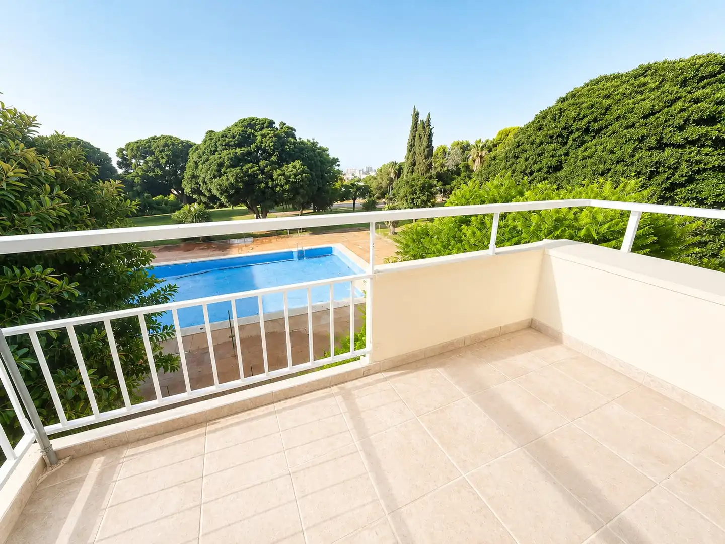 Piscina de Apartament en venda en Benalmádena amb Aire condicionat, Terrassa i Moblat