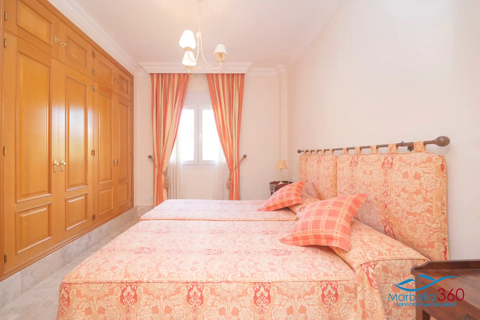 Habitación de Casa adosada en venta en Marbella con Aire acondicionado, Calefacción y Jardín privado
