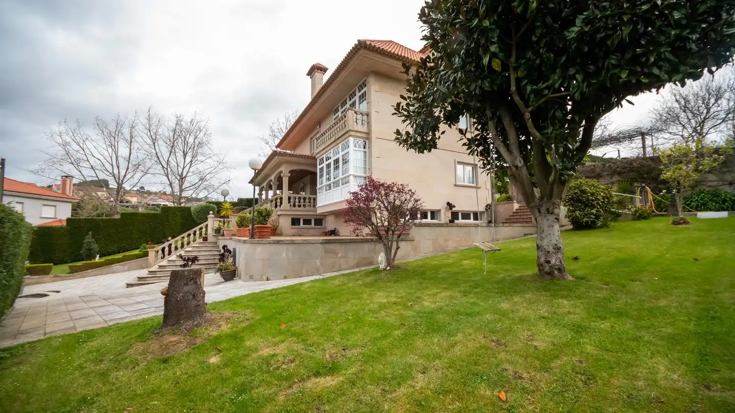 Vista exterior de Casa o xalet en venda en Culleredo amb Jardí privat, Terrassa i Traster