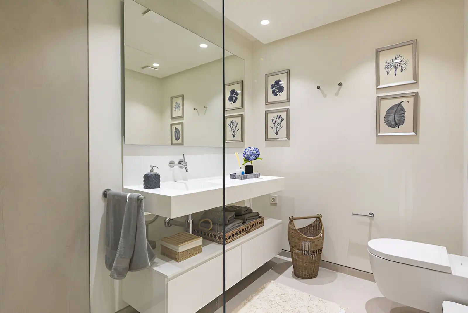 Bathroom of Ground floor for sale in Marbella  with Air Conditioner, Terrace and Storage room
