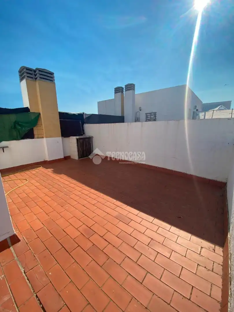 Terrassa de Pis en venda en Sanlúcar la Mayor amb Terrassa