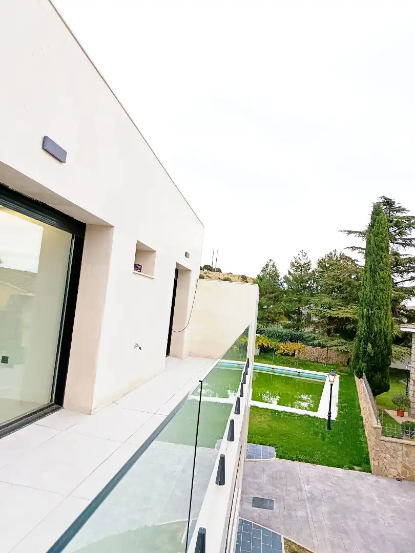 Piscina de Casa o chalet en venta en Villamayor con Calefacción, Jardín privado y Terraza