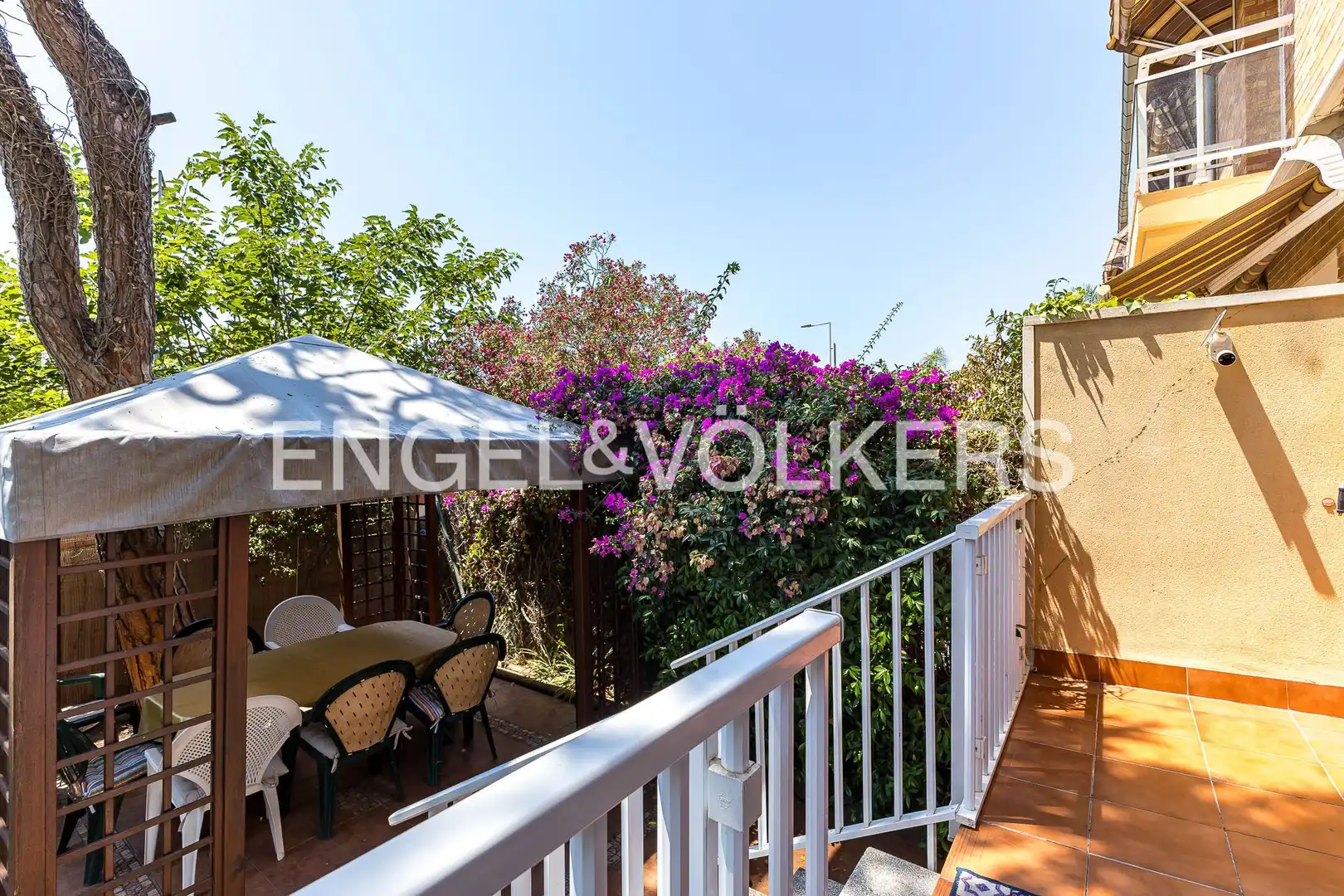 Terrasse von Einfamilien-Reihenhaus zur Miete in Castelldefels mit Klimaanlage, Heizung und Privatgarten