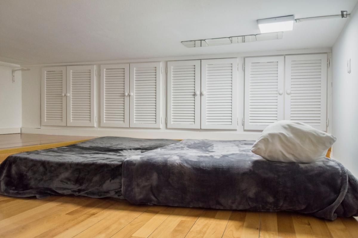 Study to rent in Sol