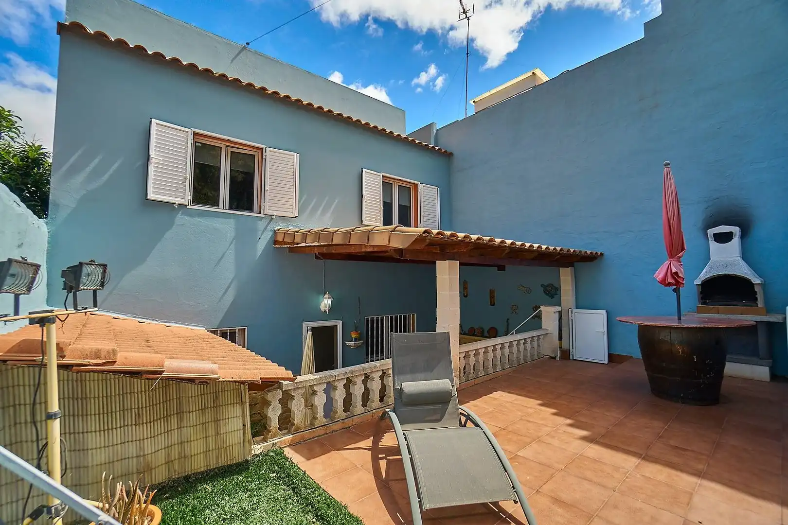 Vista exterior de Casa adosada en venda en Las Palmas de Gran Canaria amb Jardí privat, Terrassa i Traster
