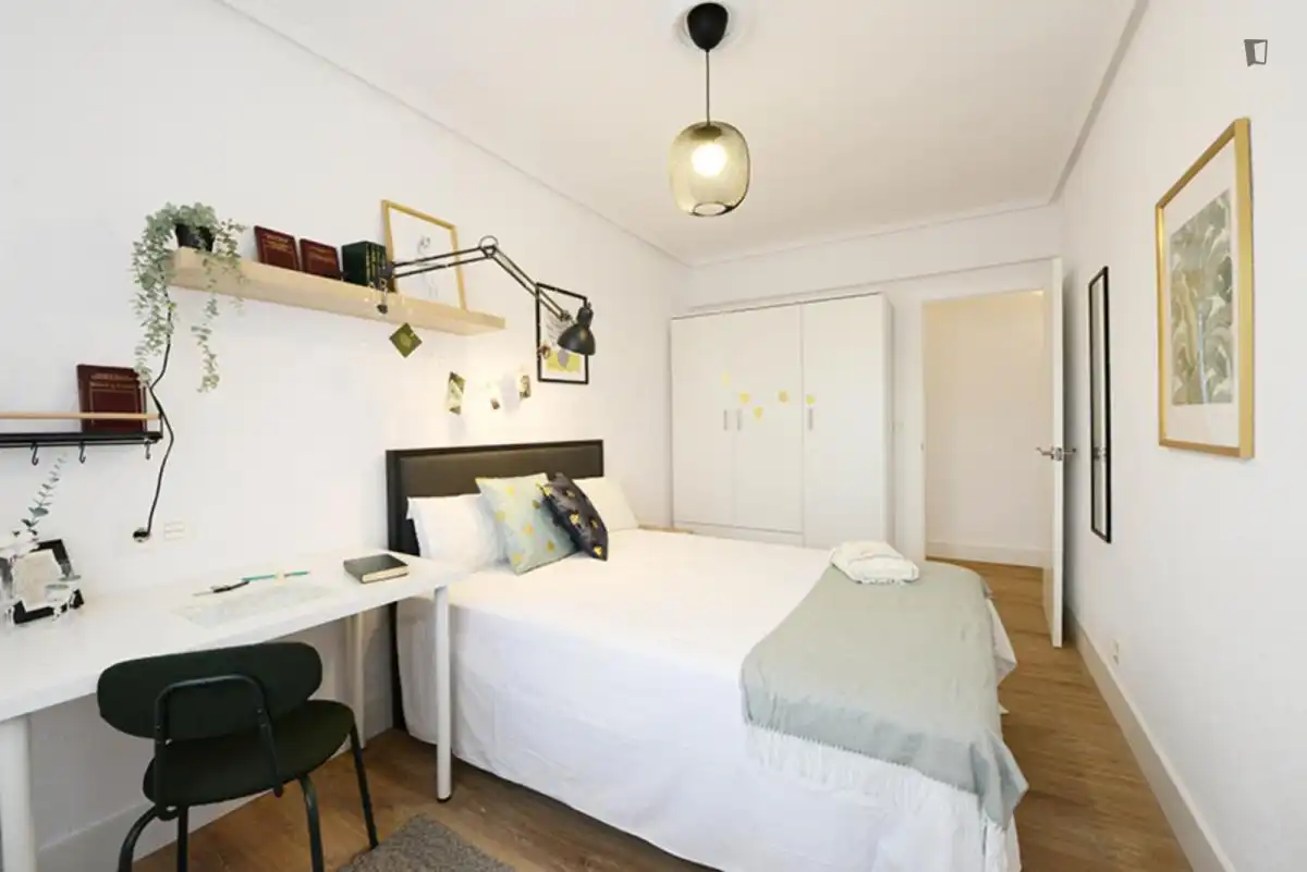 Schlafzimmer von Wohnungen zur untervermieten in Bilbao  mit Möbliert, Ofen und Waschmaschine