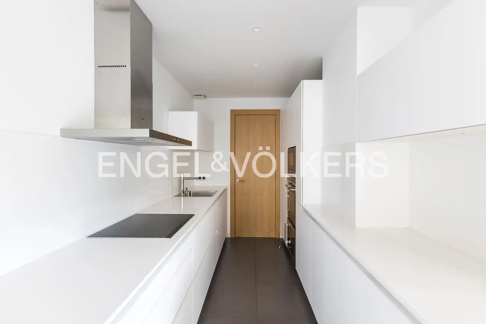 Kitchen of Flat for rent in Madrid  with Air Conditioner, Heating and Storage room