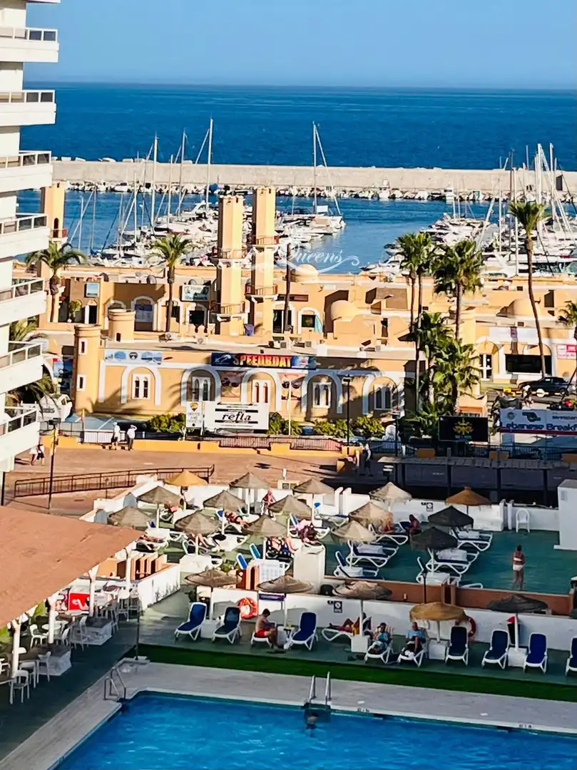 Vista exterior de Àtic en venda en Fuengirola amb Aire condicionat, Terrassa i Moblat