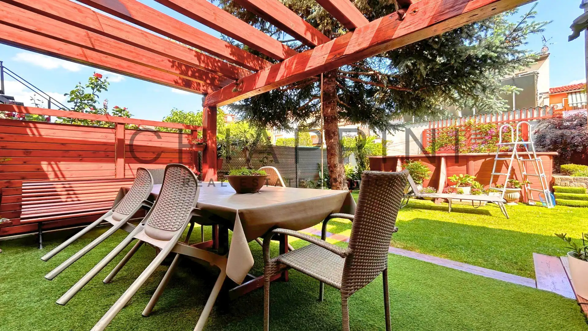 Terrasse von Einfamilien-Reihenhaus zum Verkauf in Manlleu mit Heizung und Abstellraum