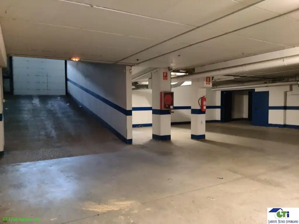 Parking de Nave industrial de alquiler en Zaragoza