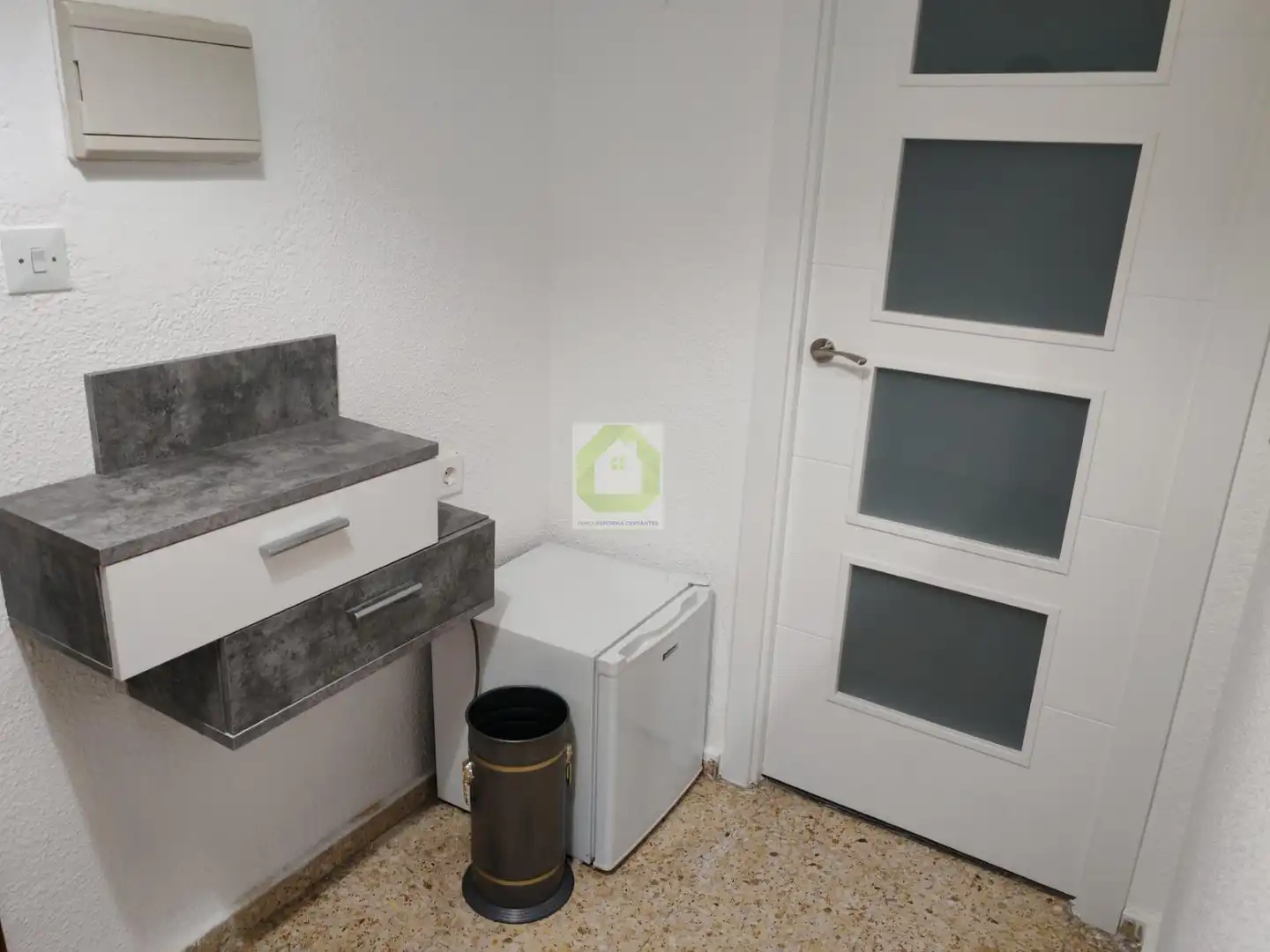 Baño de Piso para compartir en Granada con Terraza y Amueblado